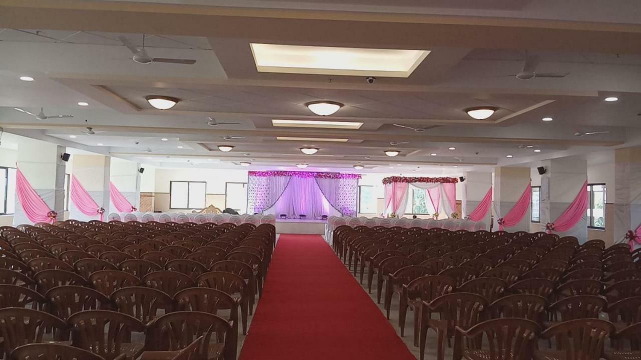 Iskcon Hotel *